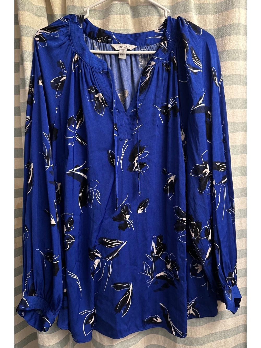 Nine West Women's Plus 1X Blue Floral Blouse